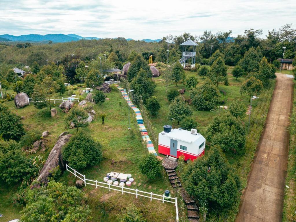Durian Ecolodge Тампин Екстериор снимка